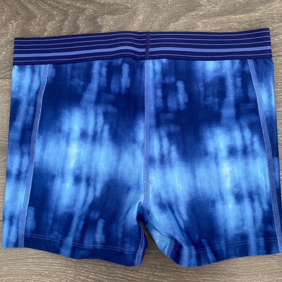Under Armour Shorts - Picture 2 of 2